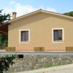 Abitazione con tinteggiatura esterna realizzata da RF Decorazioni all'Isola d'Elba
