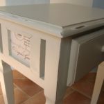 Mobile in legno decorato con finitura shabby chic artigianale