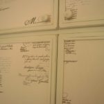 Decorazione artistica di ante in legno con finitura personalizzata